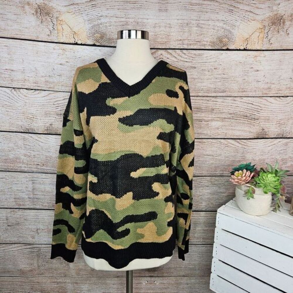 NWT LuLaroe Torrie Sweater Camo Print Black Green Size XL
